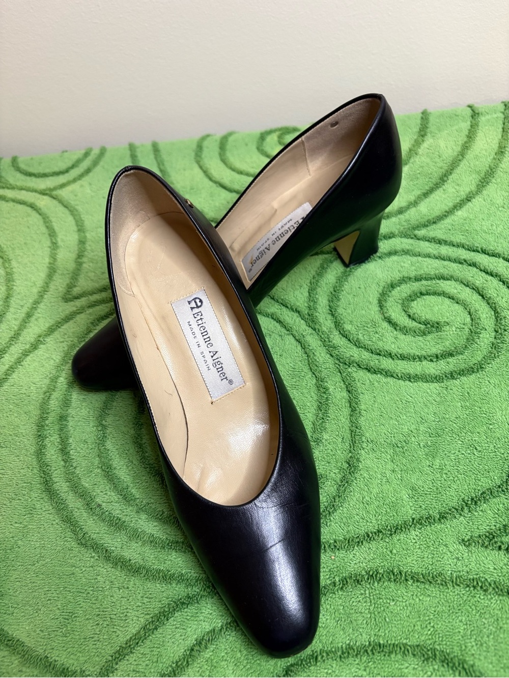 Etienne Aigner vintage black pumps. Taylor style
